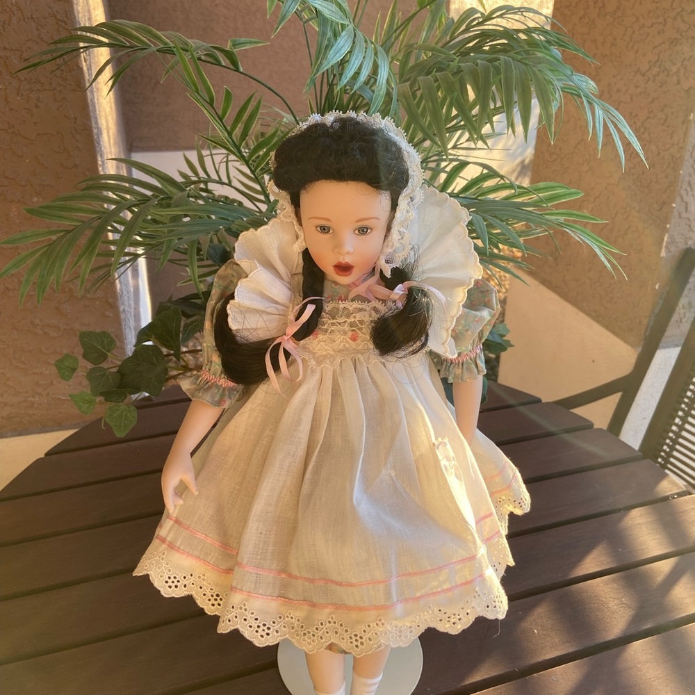 Franklin Mint Heirloom  Vintage 1988 Mary Mary Quite  Contrary Porcelain Doll